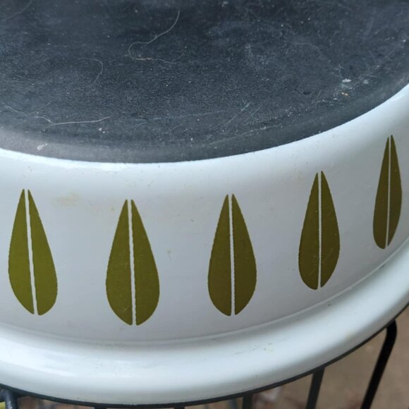 Cathrineholm white and green lotus casserole dish - 10 inches diameter - Picture 2 of 11